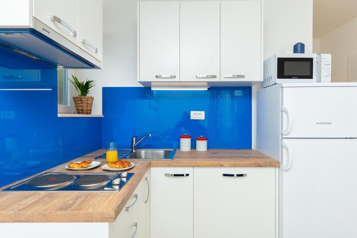 Apartments Red And Blue Mlini Exterior photo