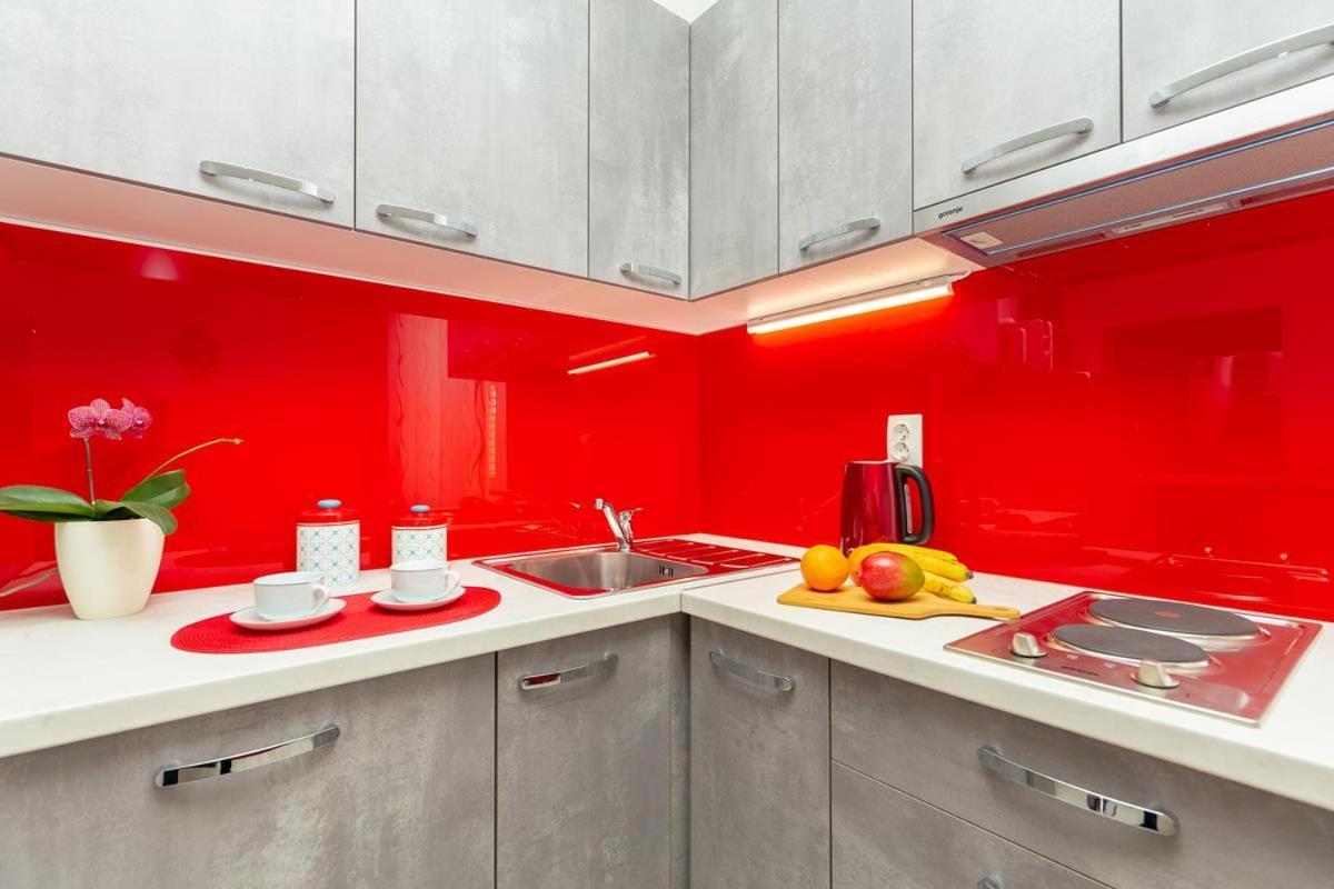 Apartments Red And Blue Mlini Exterior photo