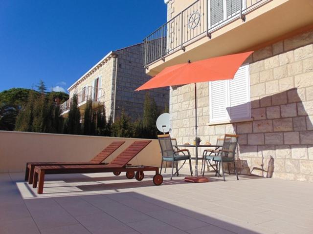 Apartments Red And Blue Mlini Exterior photo